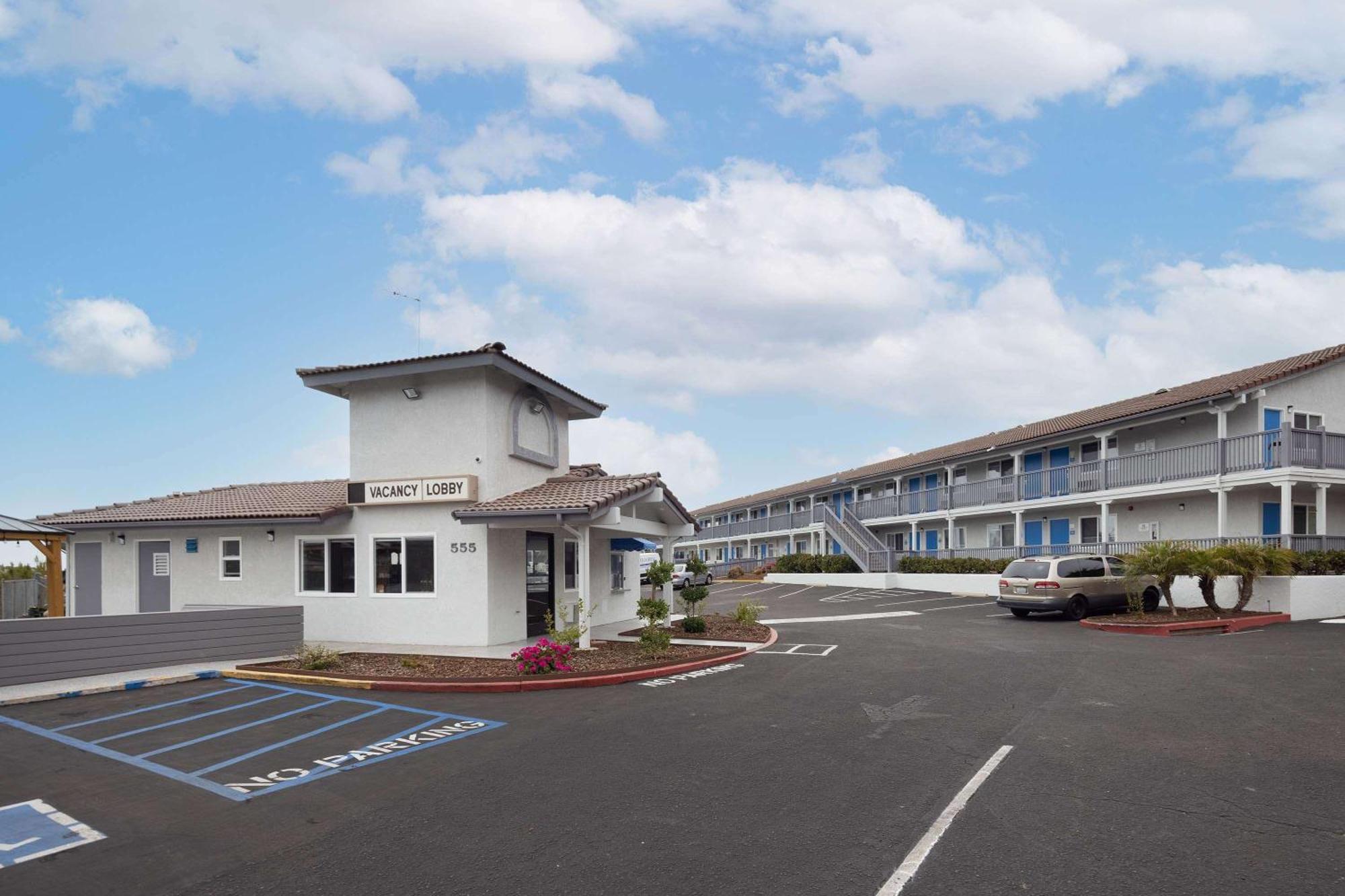 Days Inn By Wyndham Arroyo Grande Pismo Beach Exterior photo