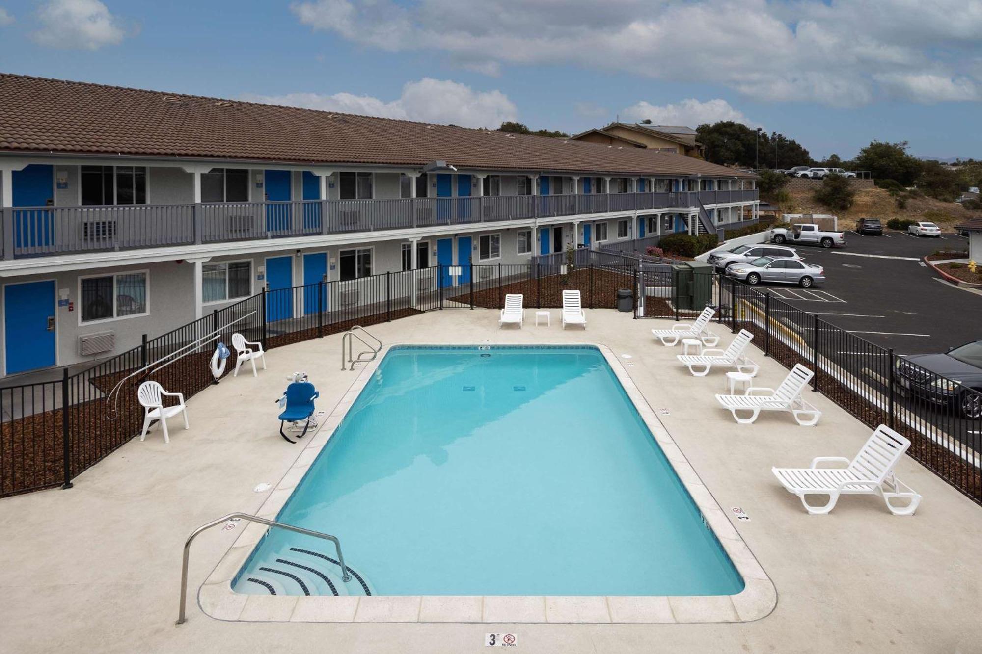 Days Inn By Wyndham Arroyo Grande Pismo Beach Exterior photo